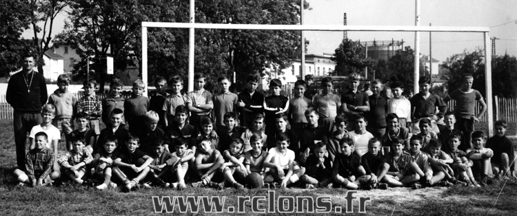 https://www.rclons.fr/wp-content/uploads/2021/05/Ecole-de-football-1966-1967_qualite.jpg